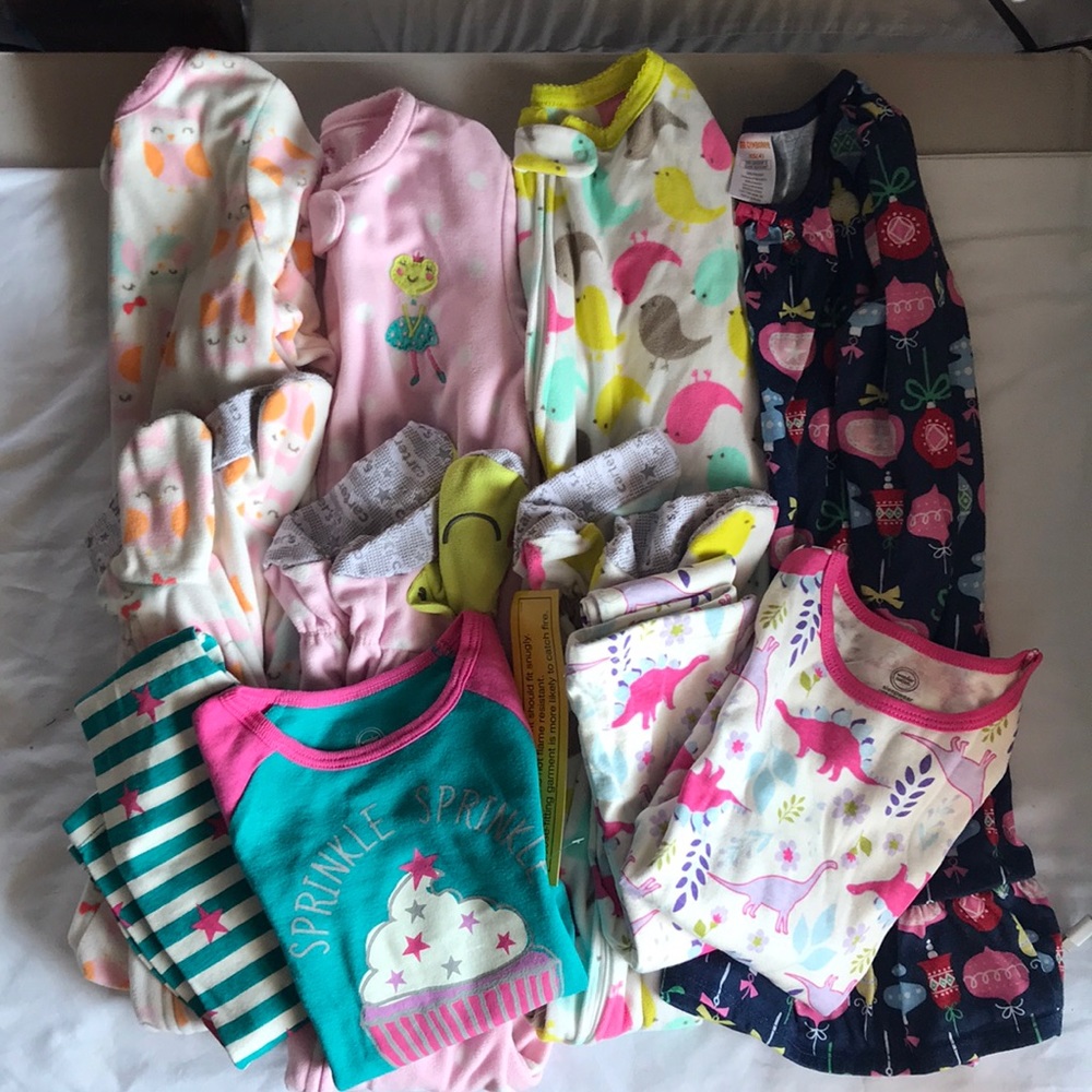 Lot of Six Girl’s Fall/Winter Pajamas Size 4/4T